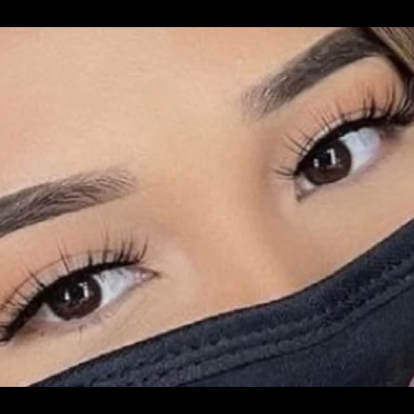 Mink eyelashes 🤍 - Picture 4 of 4